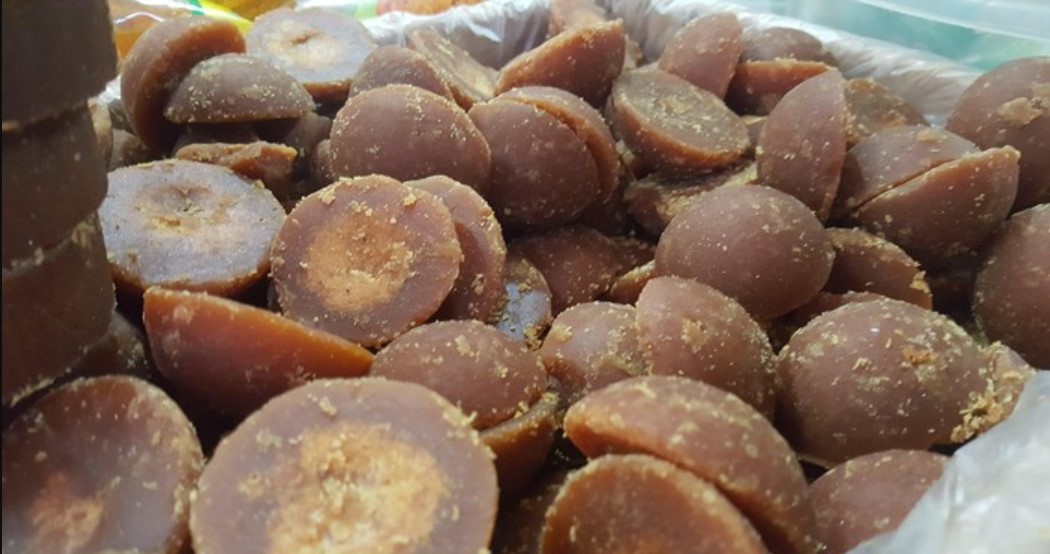 perbedaan gula aren dan gula merah