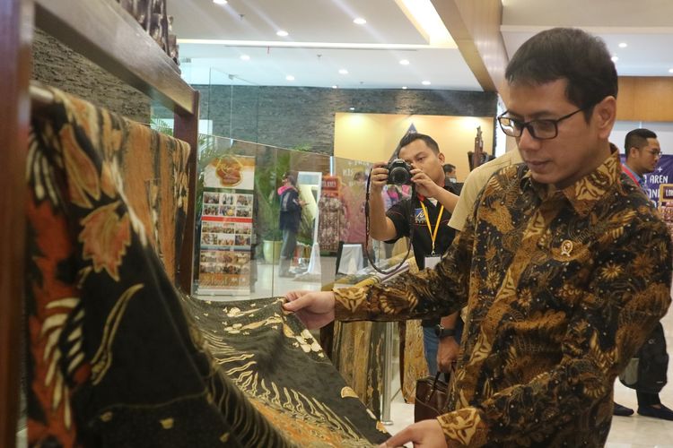 hubungan ekonomi kreatif dan industri kreatif