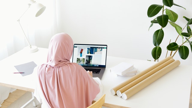 Kata Mutiara Istri Bekerja Membantu Suami