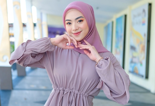 Baju Warna Lilac Cocok dengan Jilbab Warna Apa