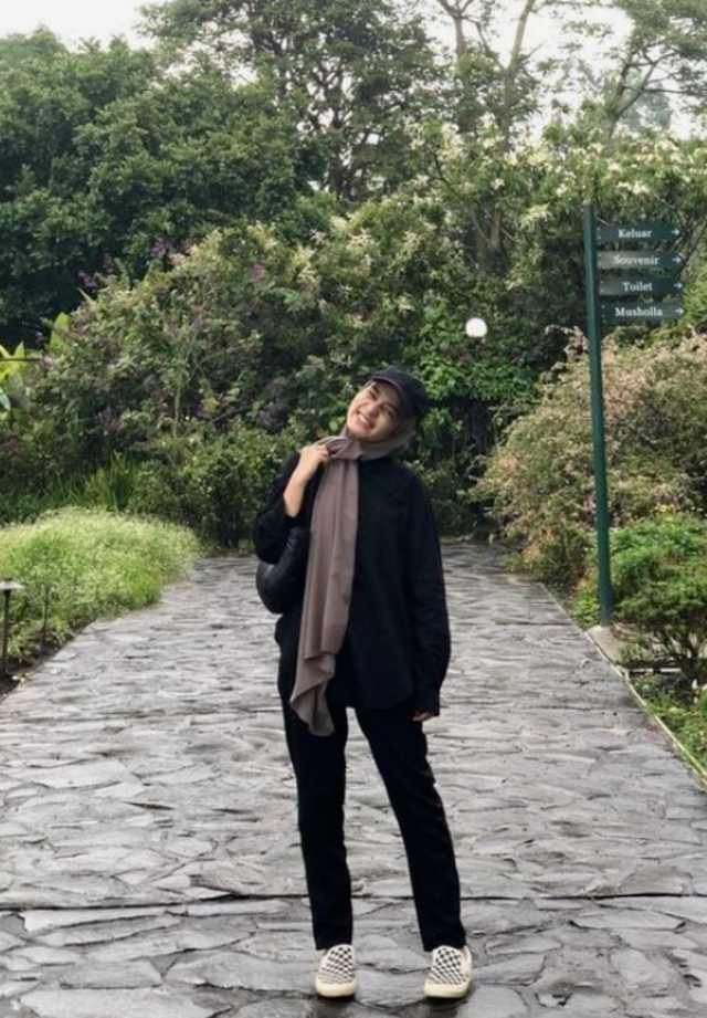 OOTD Kemeja Hitam hijab