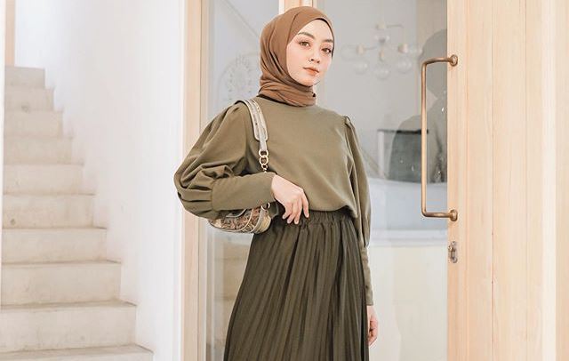 Baju Warna Army Cocok dengan Jilbab Warna Apa