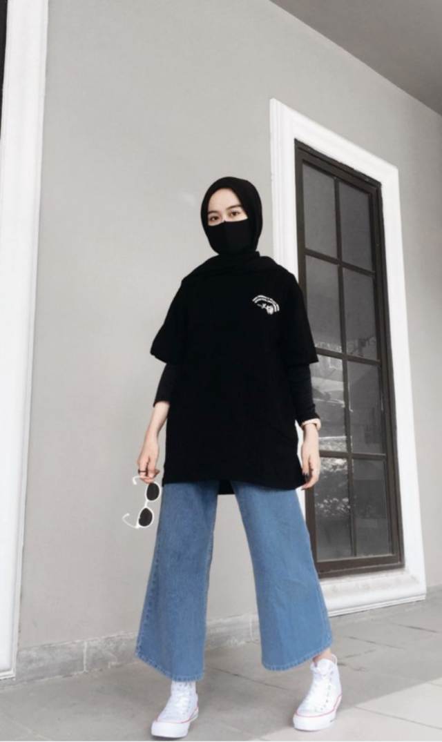 OOTD Kaos Hitam Hijab