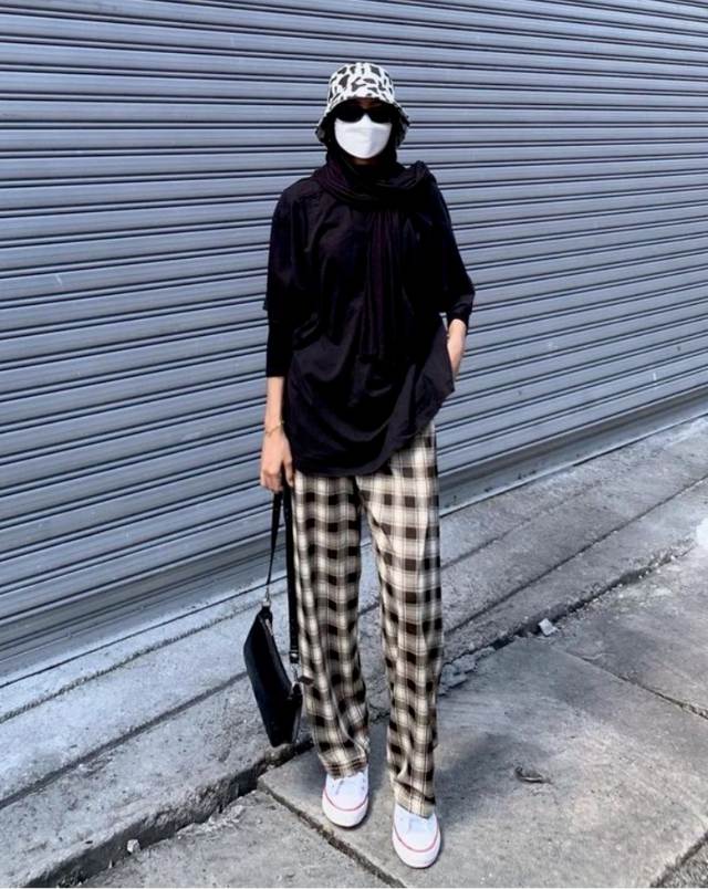 OOTD Kaos Hitam Hijab