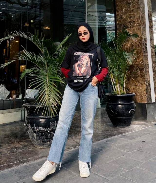 OOTD Kaos Hitam Hijab