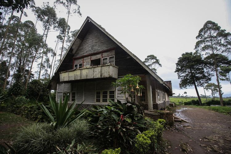 Rumah pengabdi setan