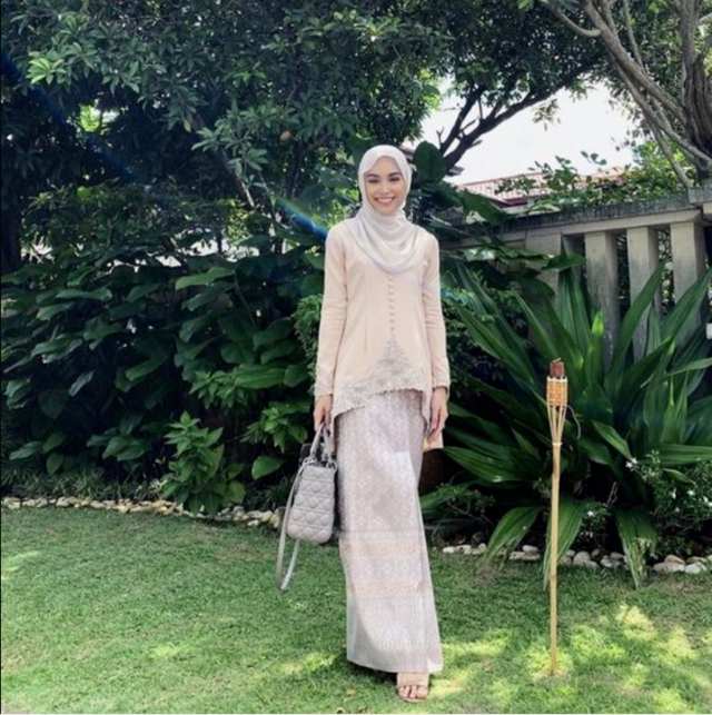 model kebaya modern hijab untuk orang gemuk