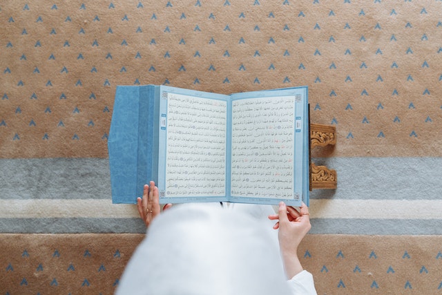 Doa Setelah Sholat Subuh Agar Dimudahkan Rezeki