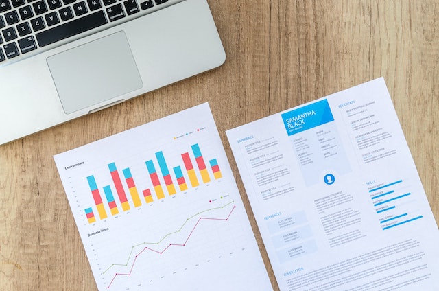 Menu yang digunakan untuk membuat file data bisnis baru adalah