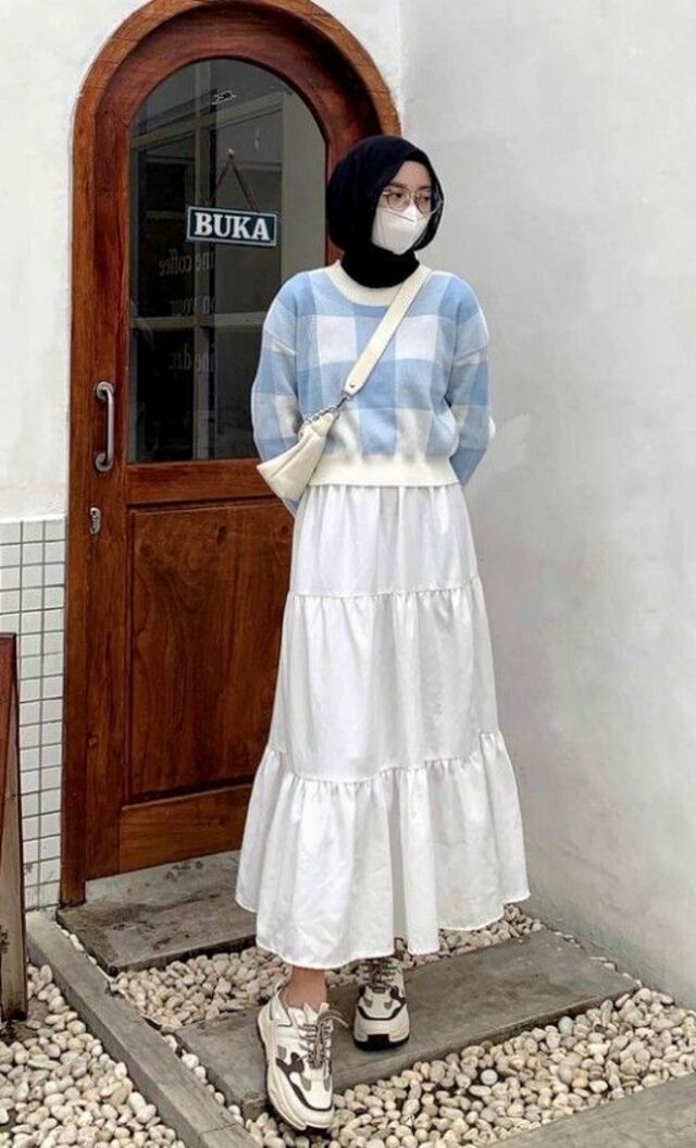 Mau Casual Tapi Feminim? Cobain Deh OOTD Lebaran Satu Ini 