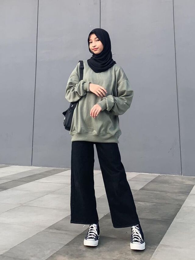 Outfit Santai dengan Hoodie dan Celana Kulot 