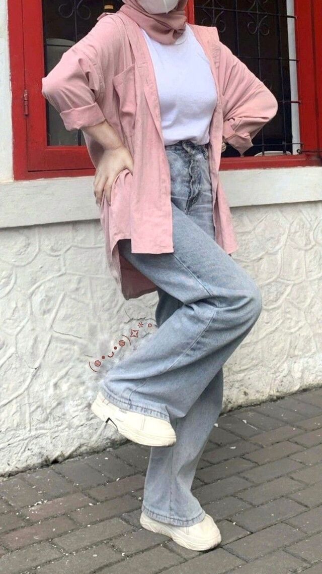 OOTD Hoodie Hijab Celana dengan Kemeja? Cocok Juga Lho 