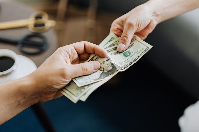 Bisakah Membayar Zakat Fitrah dengan Uang?