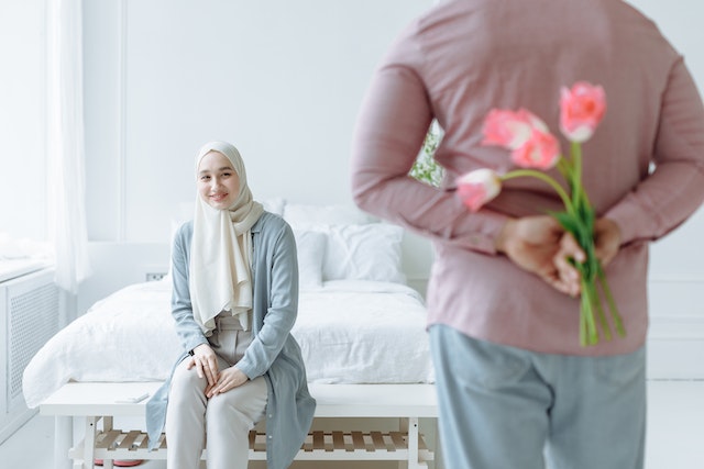 Doa Agar Suami Kangen Istri Terus, Jadi Lengket dan Bucin