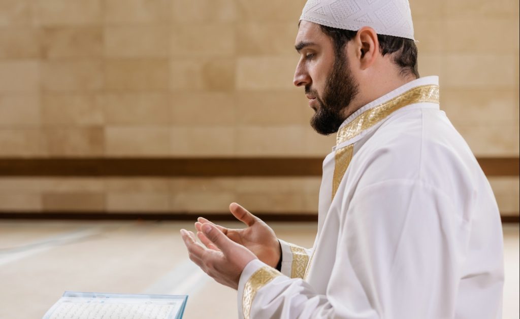 5 Doa Pelunas Hutang yang Diajarkan Rasulullah, Amalkan agar Dipermudah!