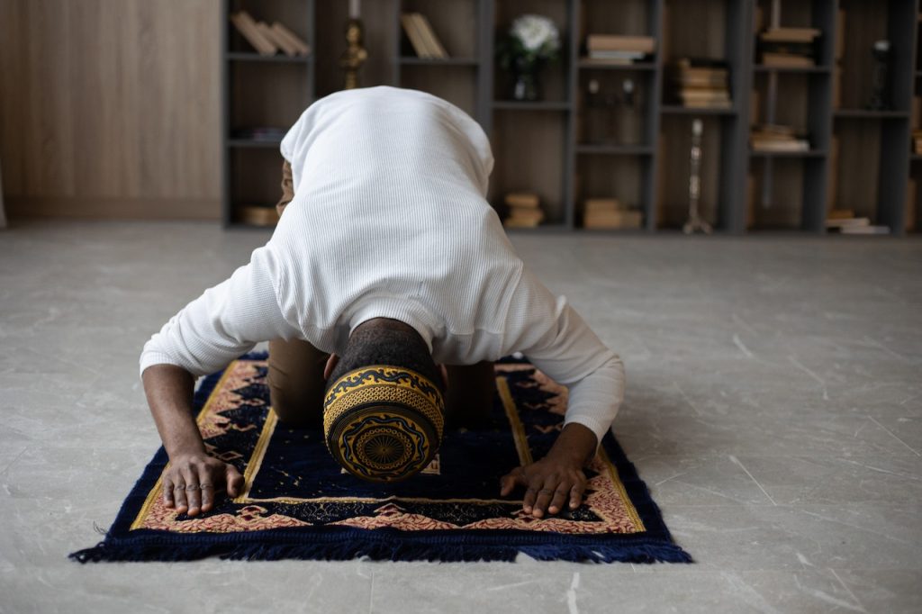 5 Doa Pelunas Hutang yang Diajarkan Rasulullah, Amalkan agar Dipermudah!