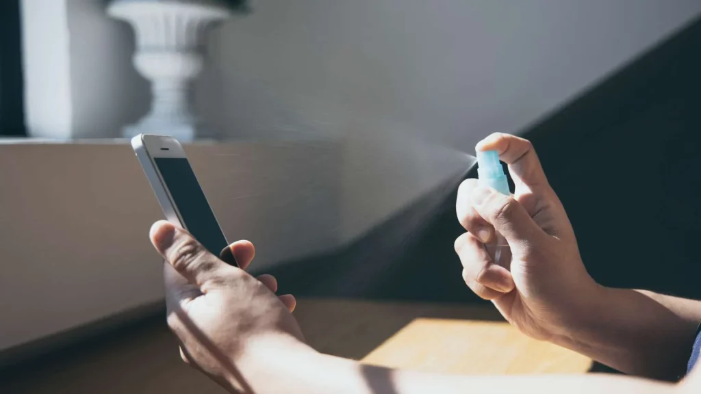 cara membersihkan kamera depan yang berdebu di dalam
