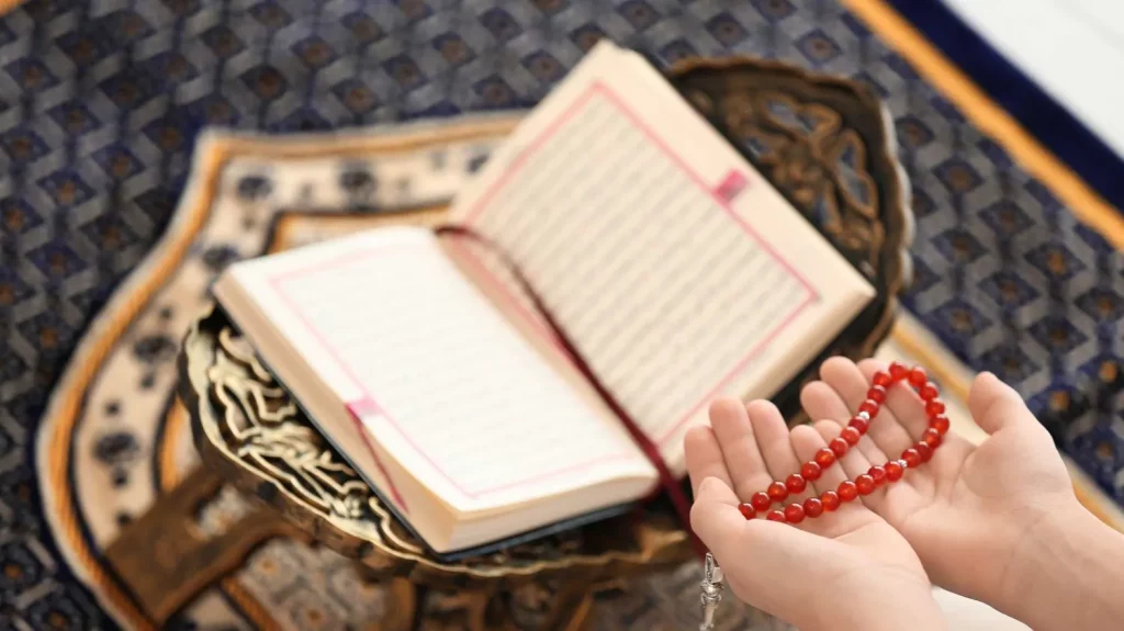 gambar sajadah dan tasbih aesthetic