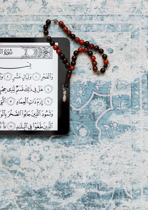 gambar sajadah dan tasbih aesthetic