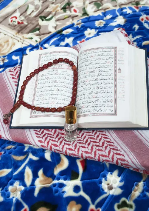 gambar sajadah dan tasbih aesthetic