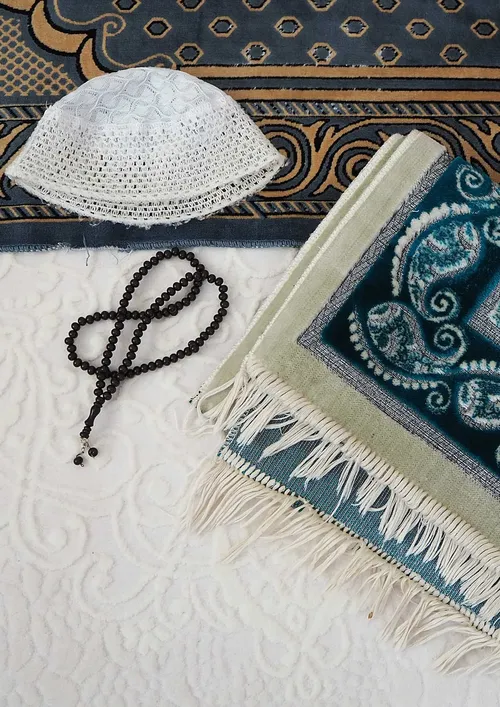 gambar sajadah dan tasbih aesthetic