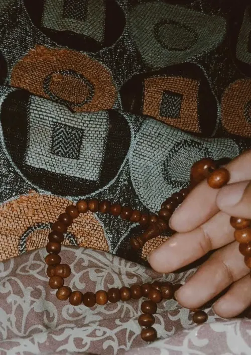 gambar sajadah dan tasbih aesthetic