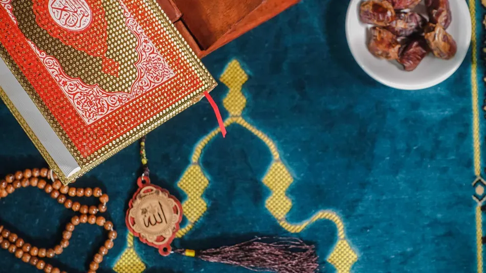 gambar sajadah dan tasbih aesthetic