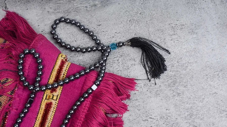 gambar sajadah dan tasbih aesthetic