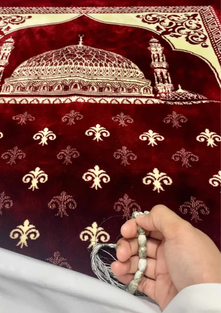 gambar sajadah dan tasbih aesthetic