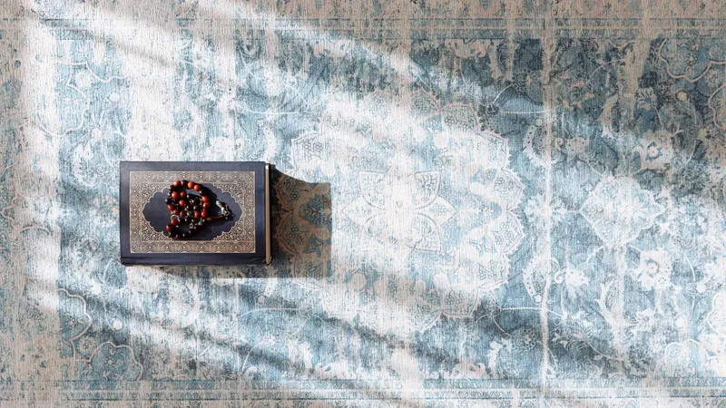 gambar sajadah dan tasbih aesthetic