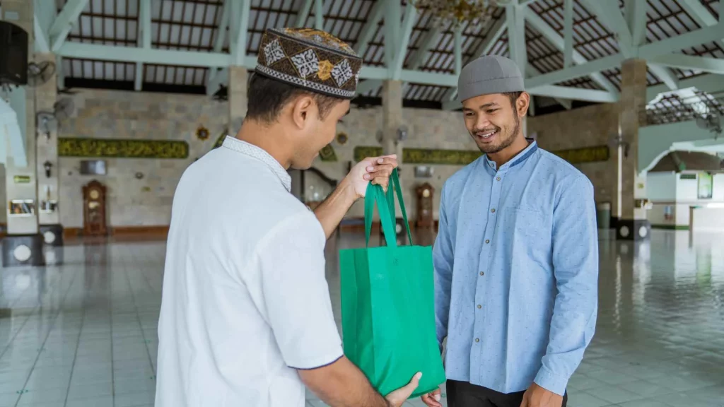 mengapa kita harus berbuat baik kepada sesama
