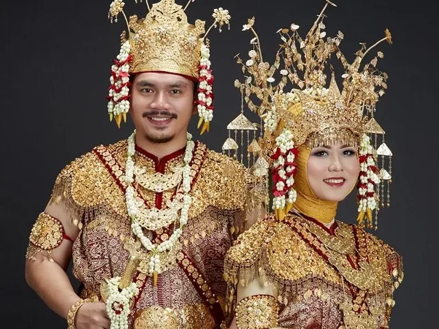 pakaian adat indonesia lengkap