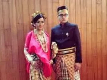 pakaian adat indonesia lengkap