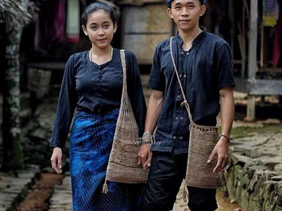 pakaian adat indonesia lengkap