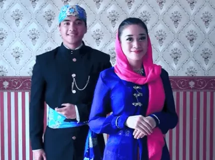 pakaian adat indonesia lengkap