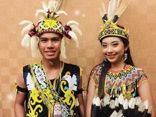 pakaian adat indonesia lengkap