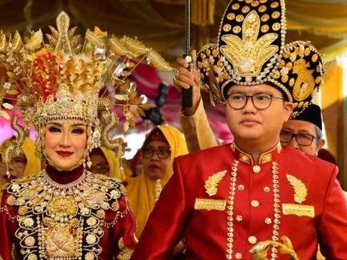 pakaian adat indonesia lengkap