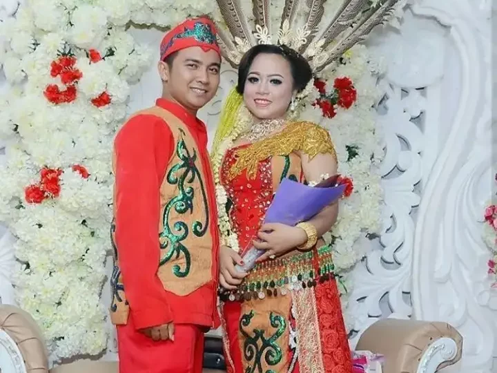 pakaian adat indonesia lengkap