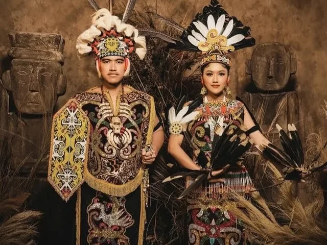 pakaian adat indonesia lengkap