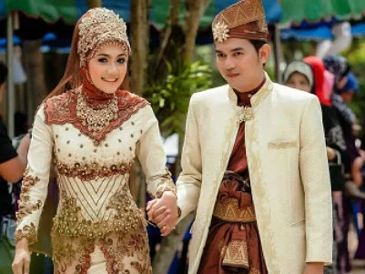pakaian adat indonesia lengkap
