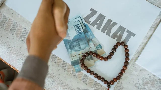 Niat Mengeluarkan Zakat Fitrah dan Artinya