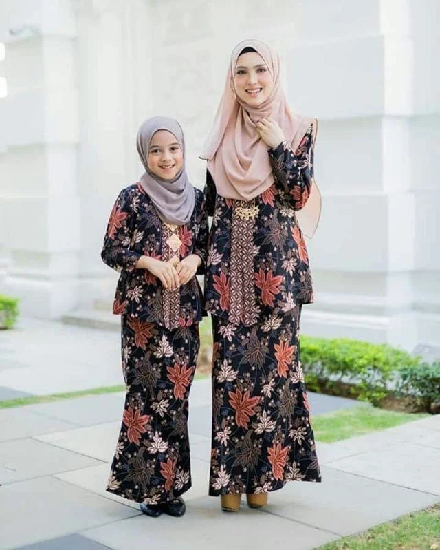 ootd ibu dan anak - batik