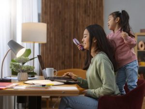 10 Usaha Untuk Ibu Rumah Tangga yang Punya Anak Kecil Tetap Bisa Produktif usaha-untuk-ibu-rumah-tangga-yang-punya-anak-kecil