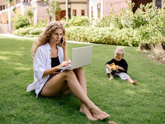 6 Tips Kerja Paruh Waktu Online untuk Ibu Rumah Tangga