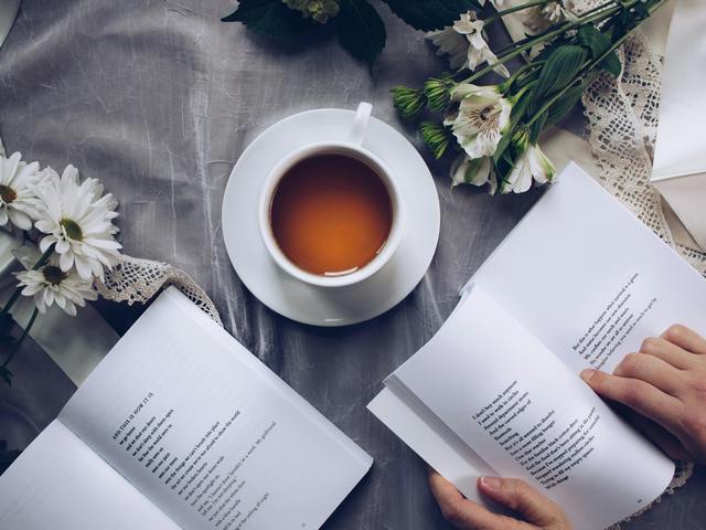 10 Aplikasi Puisi Penghasil Uang Buat Para Pencinta Sastra