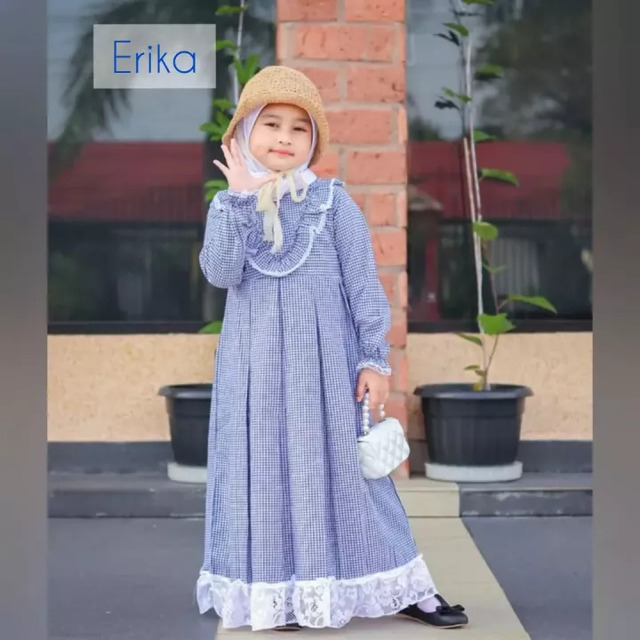 Gamis Rok Renda dan Kerah Ruffle Feminim dan Girly. model baju gamis anak perempuan terbaru