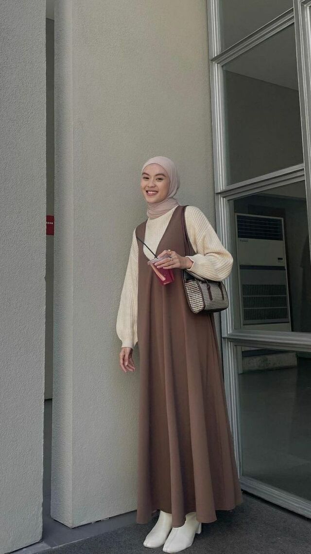 Sweater Lengan Balon dan Dress Panjang Bisa jadi Gamis Loh!