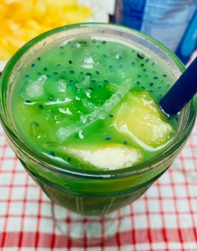 10 Resep Menu Minuman Berbuka Puasa Pelepas Dahaga, Coba! Es Blewah Hijau
