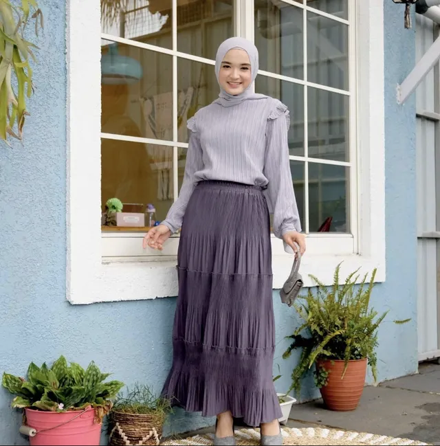 12 OOTD Bukber Hijab Rok Elegan, Pancarkan Kecantikanmu ootd bukber rok hijab