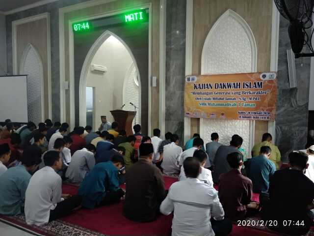 Mengikuti Kegiatan Kajian Online Maupun Offline 